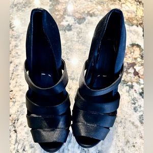 BCBG Size 6 Black Silky Heels!